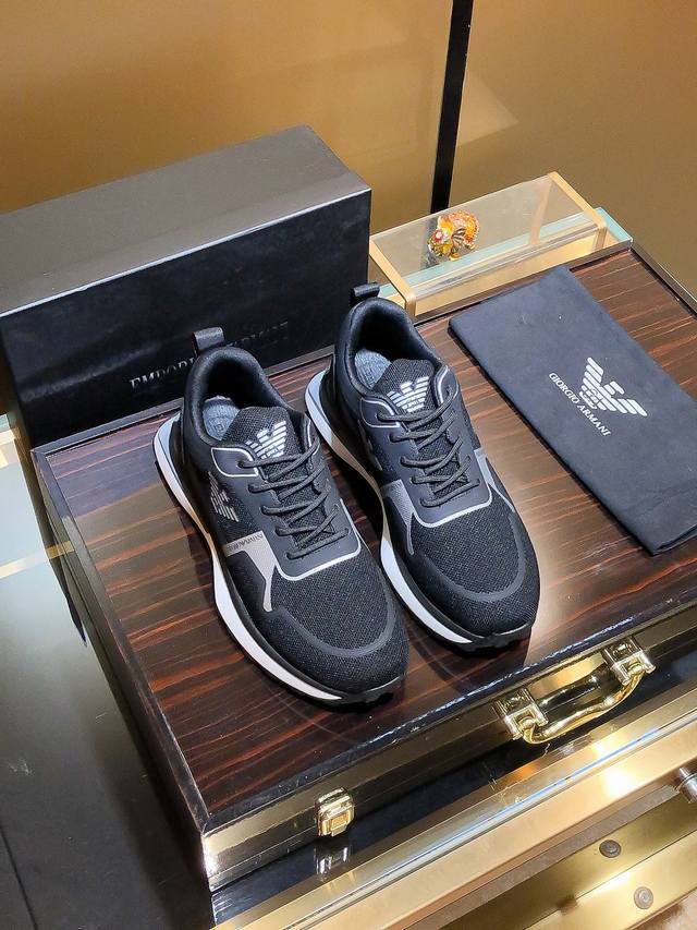 商品名称：Armani 阿玛尼 正规码数: 38-44 休闲鞋 商品材料：精选 网布鞋面，柔软羊皮垫脚；原厂特供大底。